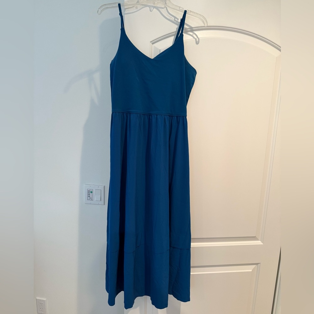Athleta mid length dress with built in bra